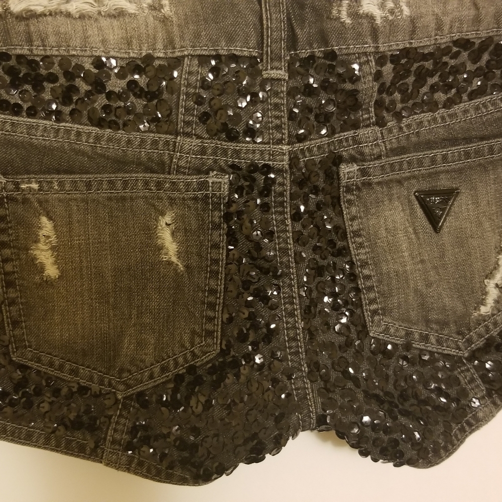 GUESS Shorts - Picture 3 of 4